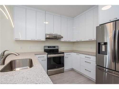 108 Fifth Avenue, Kitchener, ON - Indoor Photo Showing Kitchen