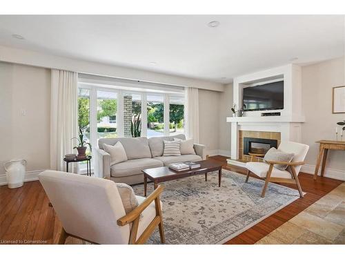 70 Country Club Drive, Hamilton, ON - Indoor Photo Showing Living Room With Fireplace