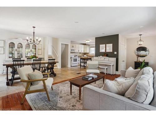 70 Country Club Drive, Hamilton, ON - Indoor Photo Showing Living Room