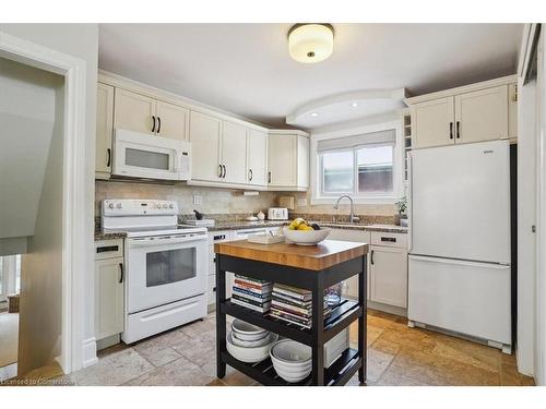 70 Country Club Drive, Hamilton, ON - Indoor Photo Showing Kitchen