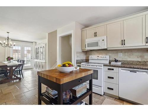 70 Country Club Drive, Hamilton, ON - Indoor Photo Showing Kitchen