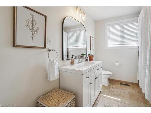 70 Country Club Drive, Hamilton, ON - Indoor Photo Showing Bathroom