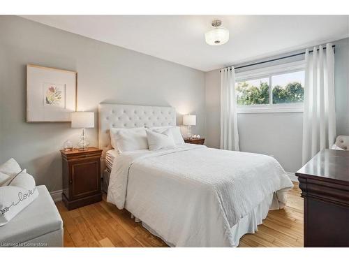 70 Country Club Drive, Hamilton, ON - Indoor Photo Showing Bedroom