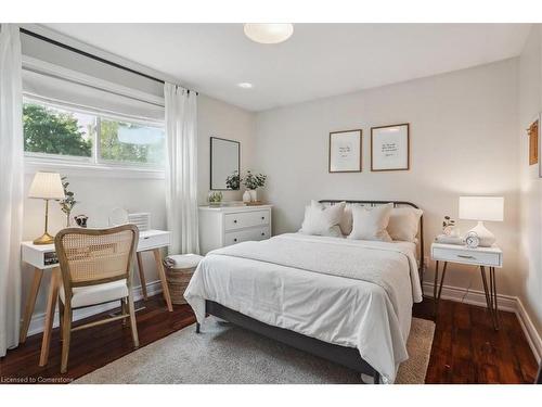 70 Country Club Drive, Hamilton, ON - Indoor Photo Showing Bedroom