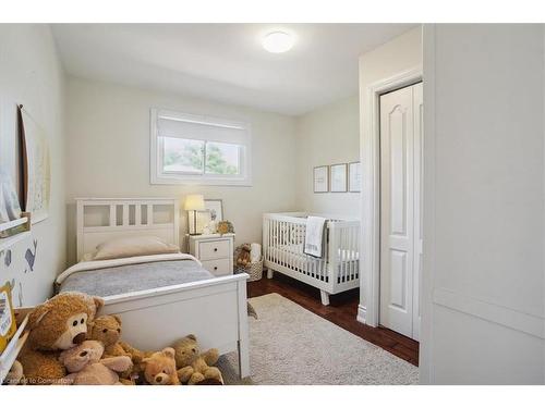 70 Country Club Drive, Hamilton, ON - Indoor Photo Showing Bedroom