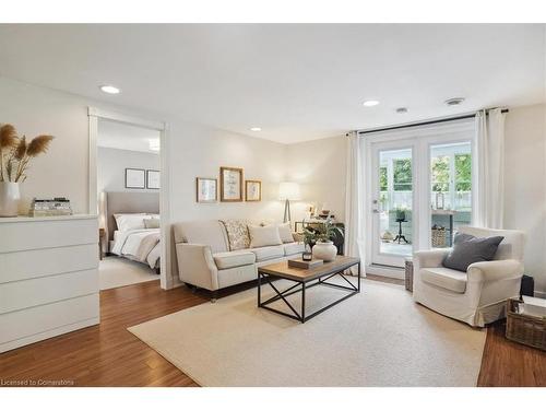 70 Country Club Drive, Hamilton, ON - Indoor Photo Showing Living Room