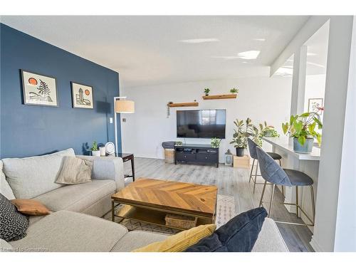 1403-30 Malta Avenue, Brampton, ON - Indoor Photo Showing Living Room