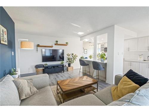 1403-30 Malta Avenue, Brampton, ON - Indoor Photo Showing Living Room