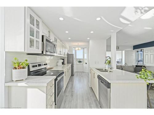 1403-30 Malta Avenue, Brampton, ON - Indoor Photo Showing Kitchen With Stainless Steel Kitchen With Double Sink With Upgraded Kitchen