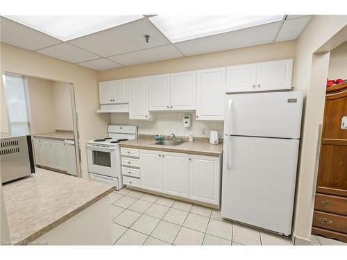 1403-30 Malta Avenue, Brampton, ON - Indoor Photo Showing Kitchen