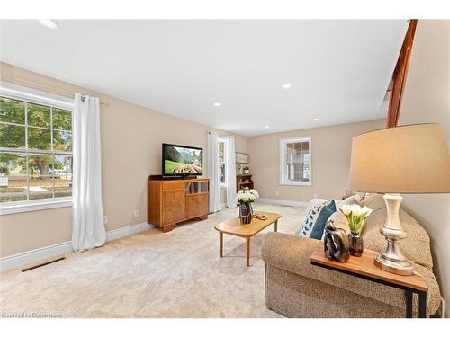 19 Badenoch Street Street, Morriston, ON - Indoor Photo Showing Living Room