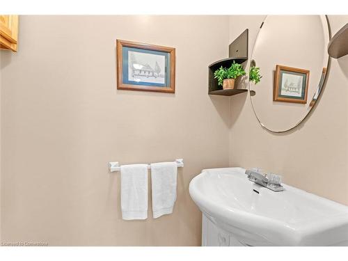 19 Badenoch Street Street, Morriston, ON - Indoor Photo Showing Bathroom