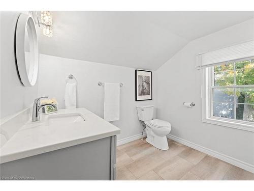 19 Badenoch Street Street, Morriston, ON - Indoor Photo Showing Bathroom