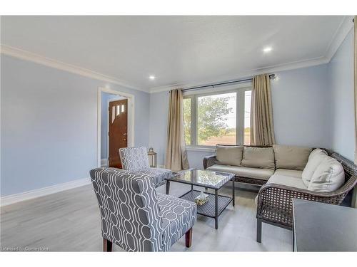 15 Grencer Road, Bradford, ON - Indoor Photo Showing Living Room