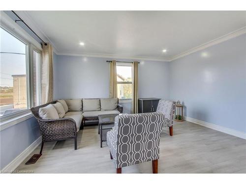 15 Grencer Road, Bradford, ON - Indoor Photo Showing Living Room