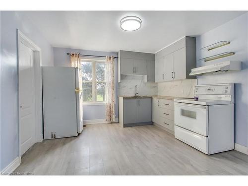 15 Grencer Road, Bradford, ON - Indoor Photo Showing Kitchen