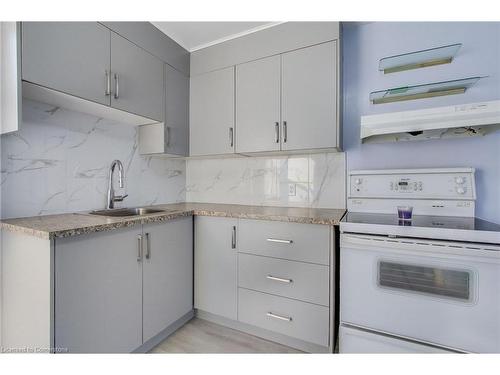 15 Grencer Road, Bradford, ON - Indoor Photo Showing Kitchen