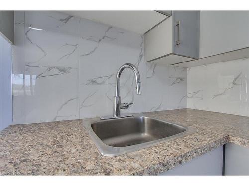 15 Grencer Road, Bradford, ON - Indoor Photo Showing Kitchen