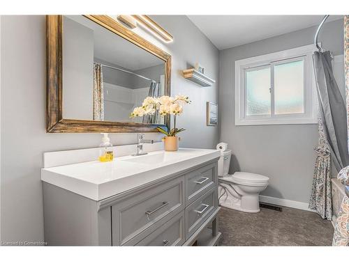 605 Alder Street W, Dunnville, ON - Indoor Photo Showing Bathroom