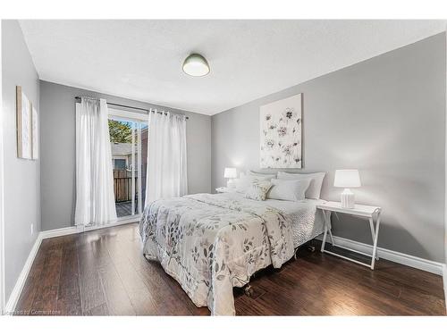 605 Alder Street W, Dunnville, ON - Indoor Photo Showing Bedroom