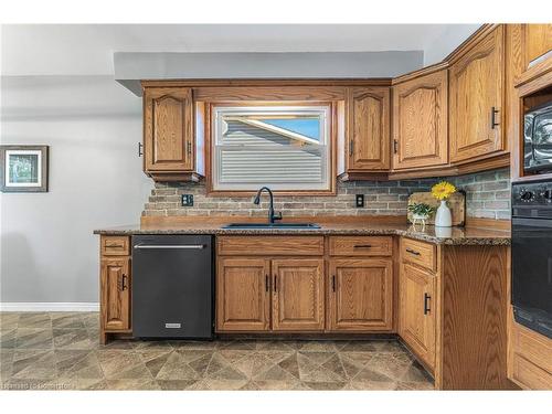 605 Alder Street W, Dunnville, ON - Indoor Photo Showing Kitchen