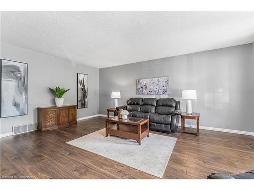 605 Alder Street W, Dunnville, ON - Indoor Photo Showing Living Room