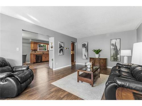 605 Alder Street W, Dunnville, ON - Indoor Photo Showing Living Room