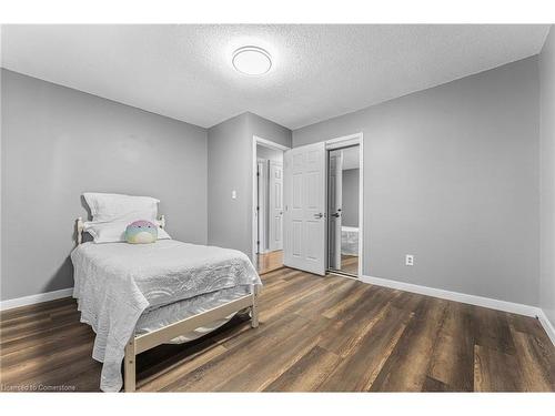 605 Alder Street W, Dunnville, ON - Indoor Photo Showing Bedroom