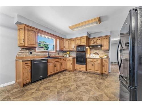 605 Alder Street W, Dunnville, ON - Indoor Photo Showing Kitchen