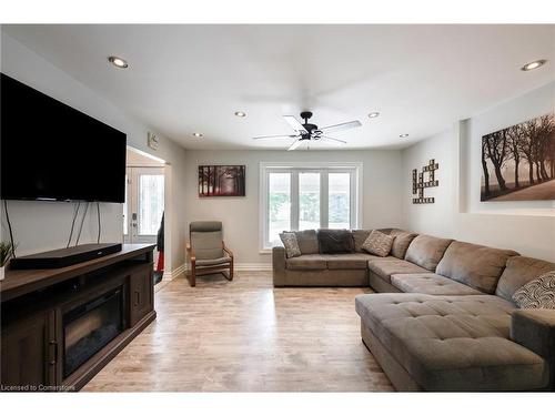 351323 17Th Line, East Garafraxa, ON - Indoor Photo Showing Living Room