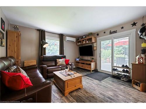 351323 17Th Line, East Garafraxa, ON - Indoor Photo Showing Living Room