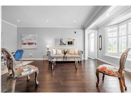 2495 Gateshead Common, Oakville, ON - Indoor Photo Showing Living Room