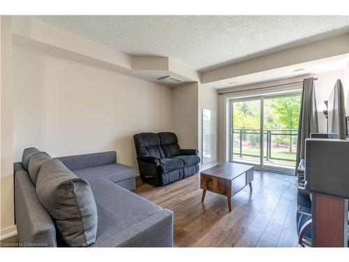 Ll14-25 Kay Cres Crescent, Guelph, ON - Indoor Photo Showing Living Room