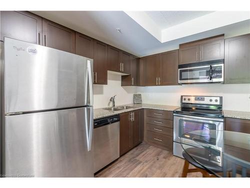 Ll14-25 Kay Cres Crescent, Guelph, ON - Indoor Photo Showing Kitchen With Stainless Steel Kitchen With Double Sink