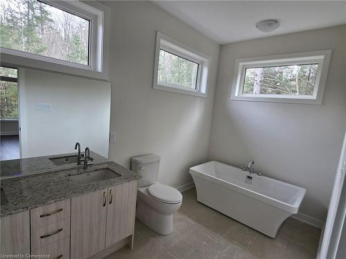 1047 Greensview Drive, Huntsville, ON - Indoor Photo Showing Bathroom