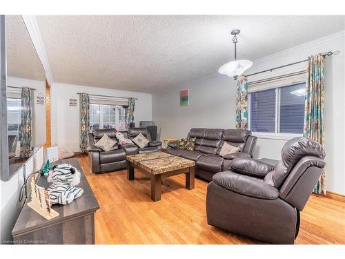 830 Stonegate Drive, Woodstock, ON - Indoor Photo Showing Living Room