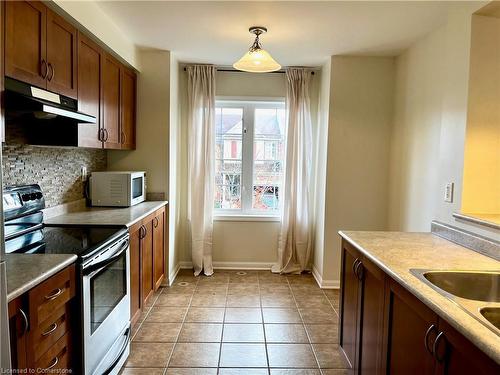 800 Shortreed Crescent, Milton, ON - Indoor Photo Showing Kitchen