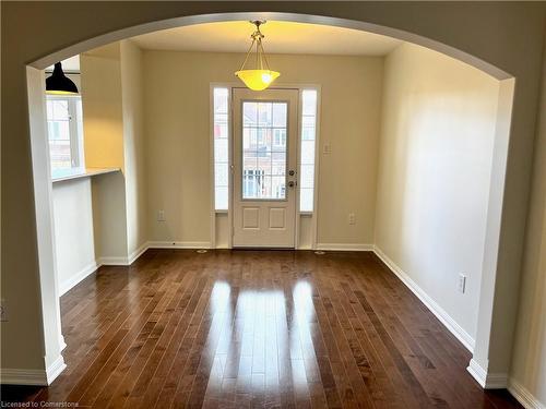 800 Shortreed Crescent, Milton, ON - Indoor Photo Showing Other Room