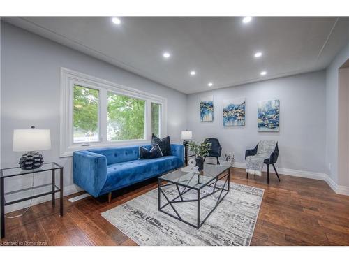 48 Westmount Road S, Waterloo, ON - Indoor Photo Showing Living Room