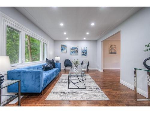 48 Westmount Road S, Waterloo, ON - Indoor Photo Showing Living Room