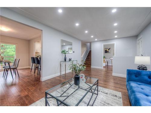 48 Westmount Road S, Waterloo, ON - Indoor Photo Showing Living Room