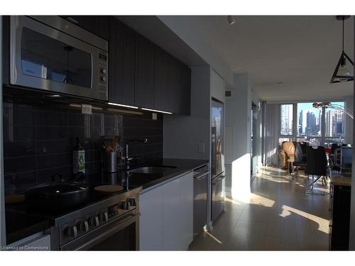 707-75 Queens Wharf Road, Toronto, ON - Indoor Photo Showing Kitchen With Upgraded Kitchen