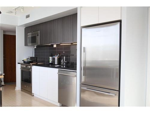 707-75 Queens Wharf Road, Toronto, ON - Indoor Photo Showing Kitchen