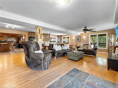 8 Scott Crescent, Hillsburgh, ON - Indoor Photo Showing Living Room