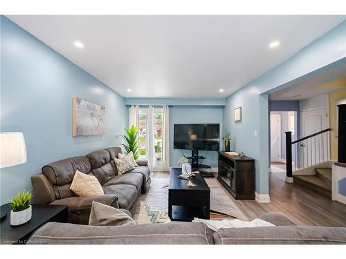 128 Fanshawe Drive, Brampton, ON - Indoor Photo Showing Living Room