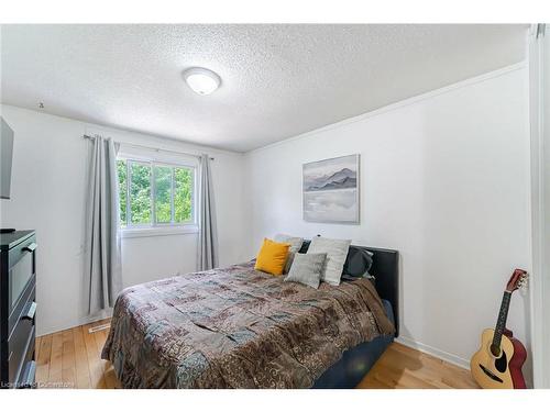 128 Fanshawe Drive, Brampton, ON - Indoor Photo Showing Bedroom