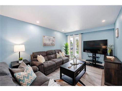 128 Fanshawe Drive, Brampton, ON - Indoor Photo Showing Living Room