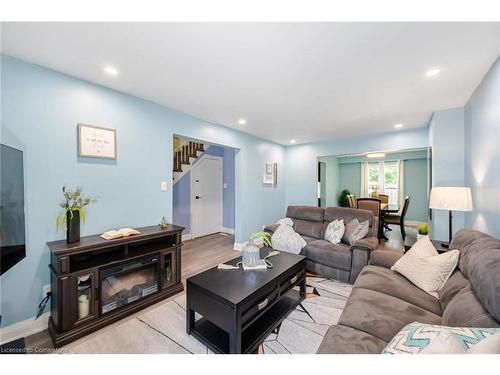 128 Fanshawe Drive, Brampton, ON - Indoor Photo Showing Living Room