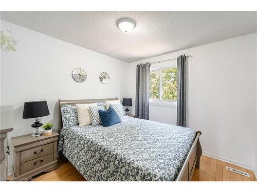 128 Fanshawe Drive, Brampton, ON - Indoor Photo Showing Bedroom