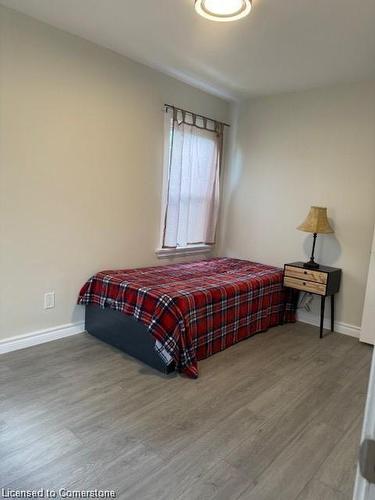 471 Highbury Avenue, London, ON - Indoor Photo Showing Bedroom